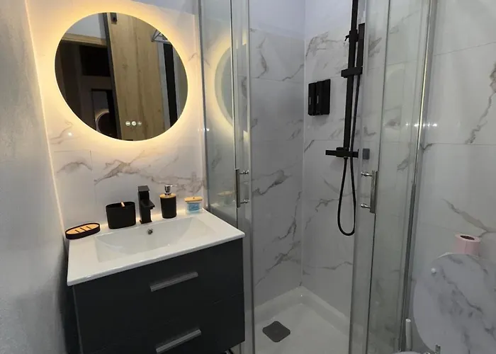 Le Gambetta - Moderne Centre * نيم