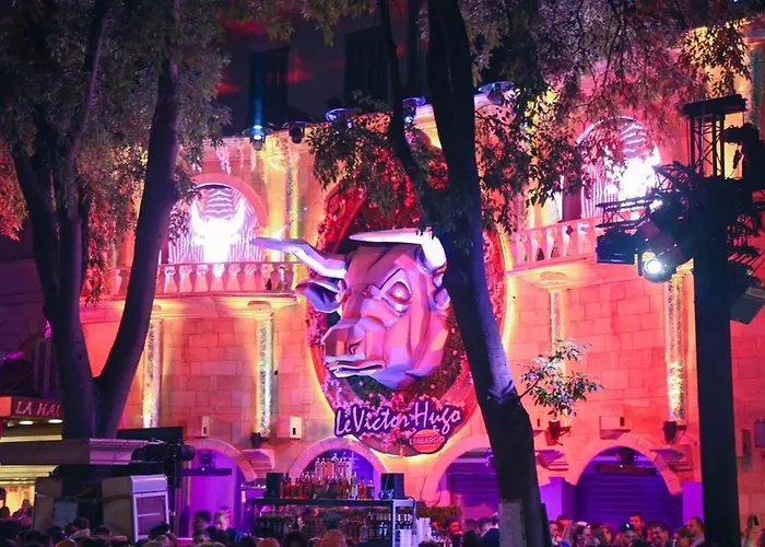 Le Gambetta - Moderne Centre * نيم